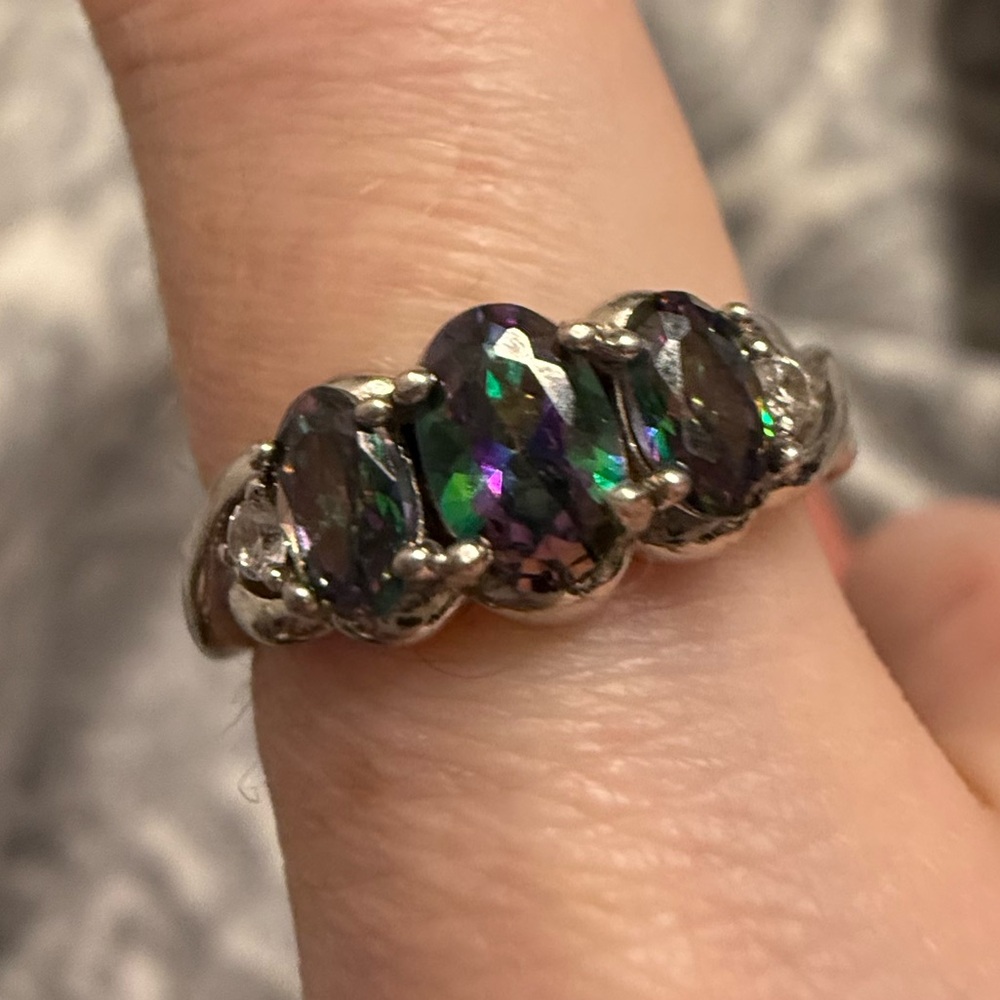 Elegant Multicolor Alexandrite Gemstone Ring